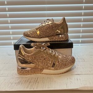 Fun, stylish, and vibrant shoe. It can be worn for a birthday or New Year’s!